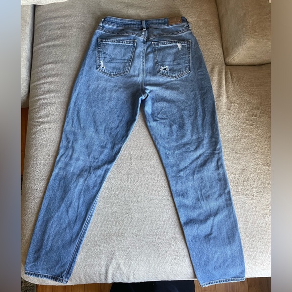AE Comfort Stretch Waist Mom Jeans Size 4 - Picture 5 of 6